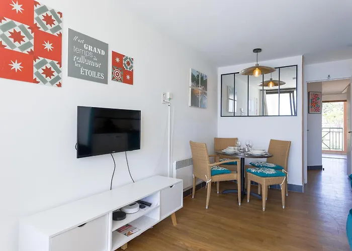 Apartament Blue View - Terrace With Sea View, Pool, Air Conditioning